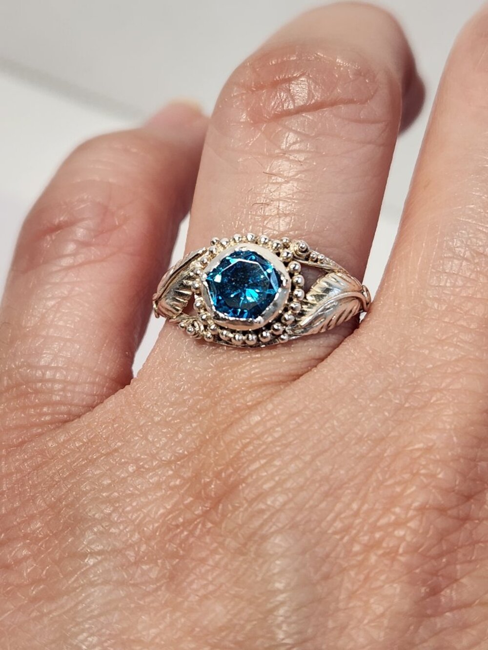 VTG Boutique 925 Natural Neon Blue Apatite Leaf Motif Scalloped Bezel Ring Sz 7 - Picture 8 of 12